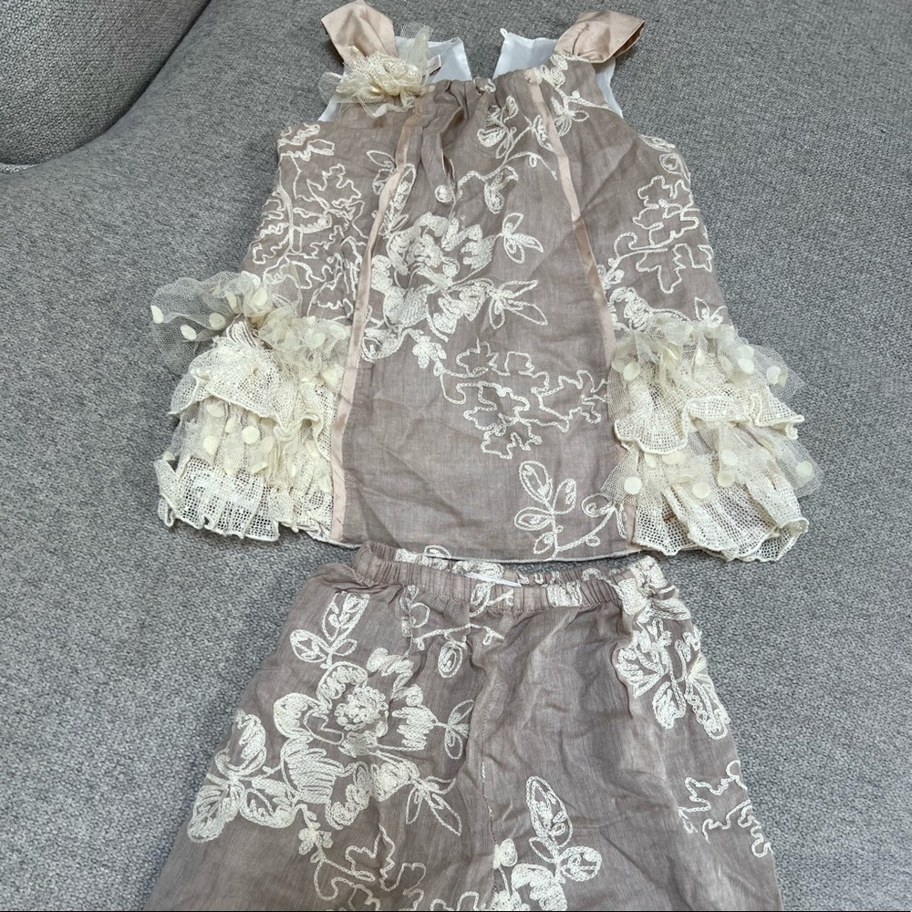 Isabella & Chloe 2  piece outfit